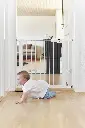 70114 BabyDan Asta White with 1 ext girl crawling S (1).webp