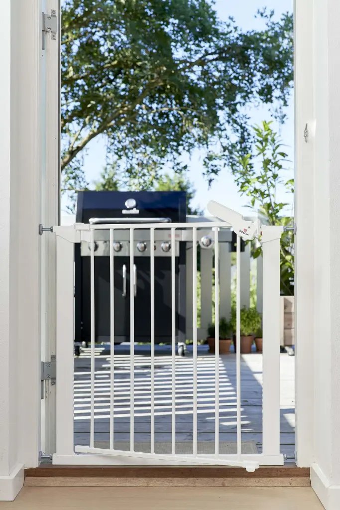 70114 BabyDan Asta White_no_child_gate_open.webp