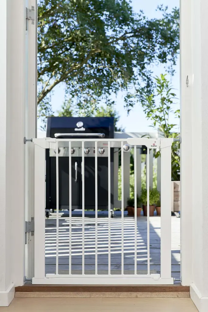 70114 BabyDan Asta White_no_child_GATE_CLOSED.webp