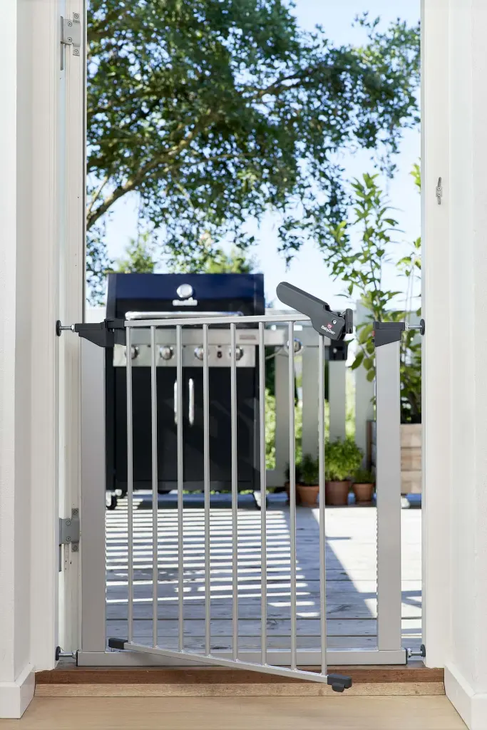 70117 BabyDan Asta Silver_no_child_gate_open.webp