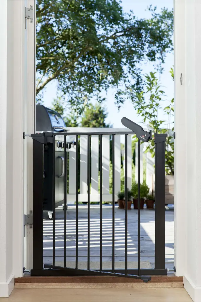 70116 BabyDan Asta Black_no_child_gate_open.webp