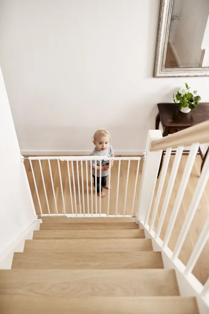 77314 BabyDan Liva White with boy.webp