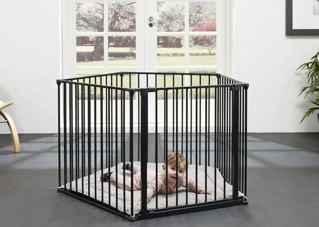 4795_08_metaal_Olaf Pentagon_1deur_4hekjes_zwart_LIFESTYLE_1.webp