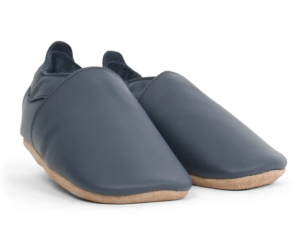 00000-01-NavySimpleShoe-2.webp