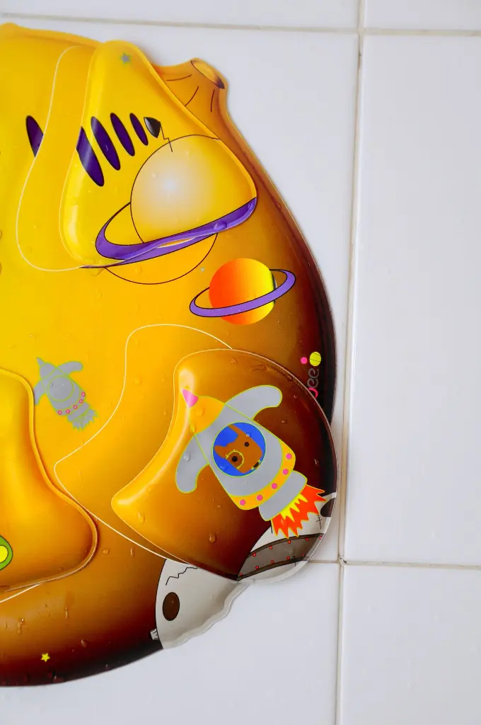2262_00_bee_space_DETAIL_1.webp
